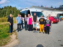 Iloinen joukkomme kotiutumassa Rauhalahdesta