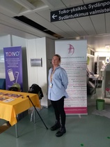 OLKA-työntekijä Mirva Inginmaa Kymenlaakson Keskussairaalan OLKA-pisteellä 9.10.23.