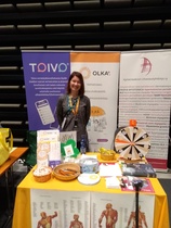 24.9.23 LTY:n ja OLKA:n yhteisellä hyväntuulisella messuosastolla OLKA-koordinaattori Raisa Mänttäri